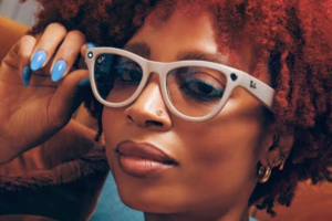 African American woman wearing Meta Ray-Bans